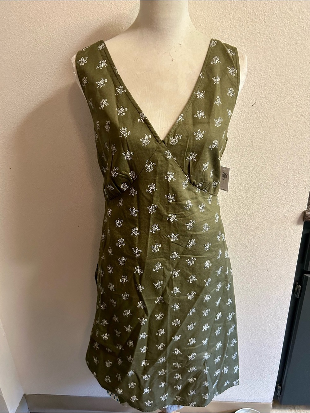Old Navy Olive Green Floral Style Dress sz large tall new with tag